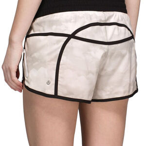 Lululemon Tracker Short III *4-way Stretch Nimbus Puff White Silver Spoon/Blk 10
